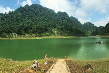 Thang Hen Lake