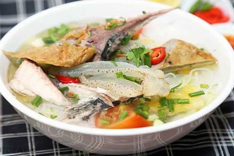 Bun Cha Ca Sua (Rice vermicelli with grilled fish and jellyfish)